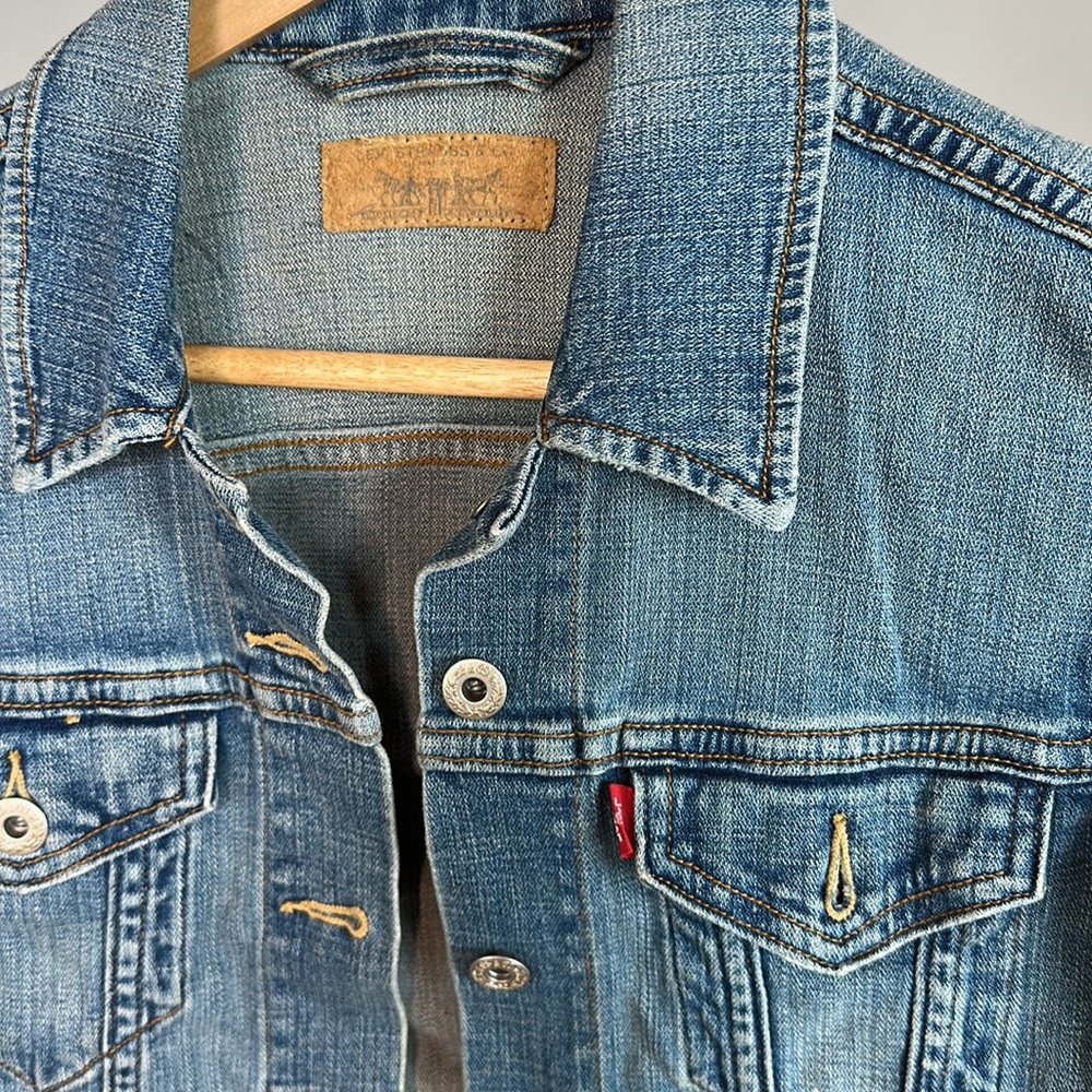 Levi Jean Jacket Women’s Small - Picture 2 of 4